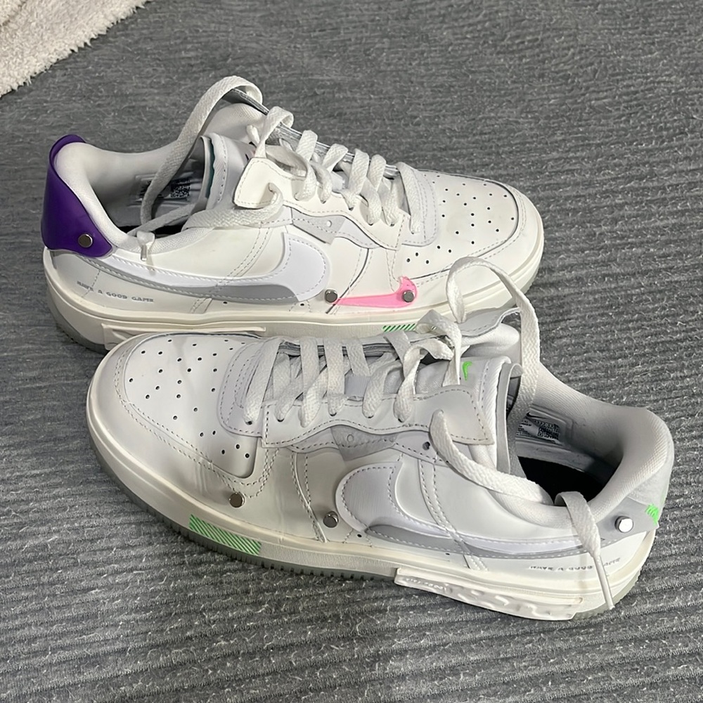 Women’s Nike shoes